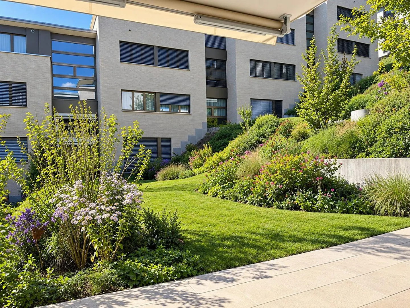 Moderno appartamento al piano terra di 3,5 locali con patio - Foto 3 di 12