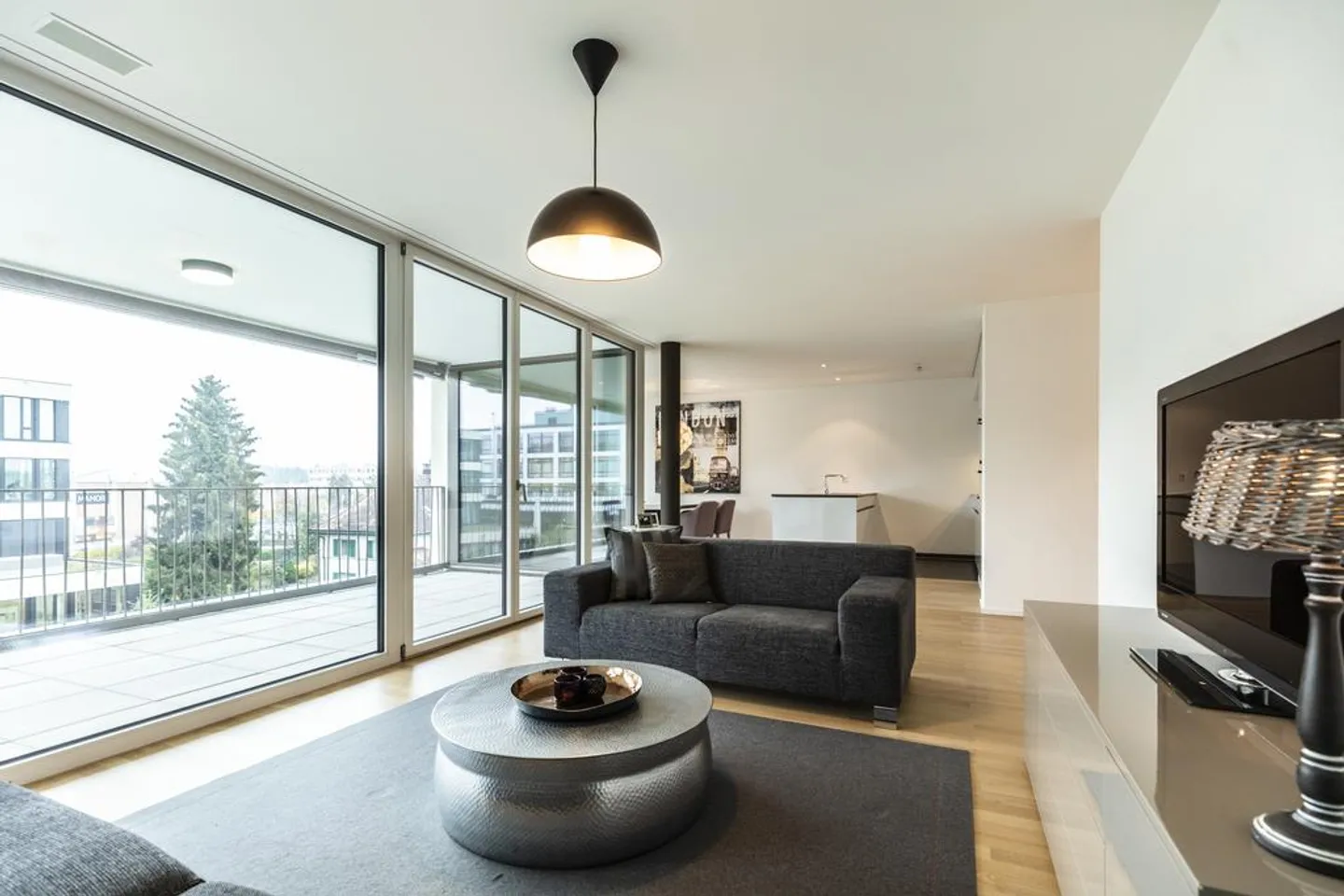 Modern 4.5-room apartment on the 3rd floor in a central location - Photo 2 of 12