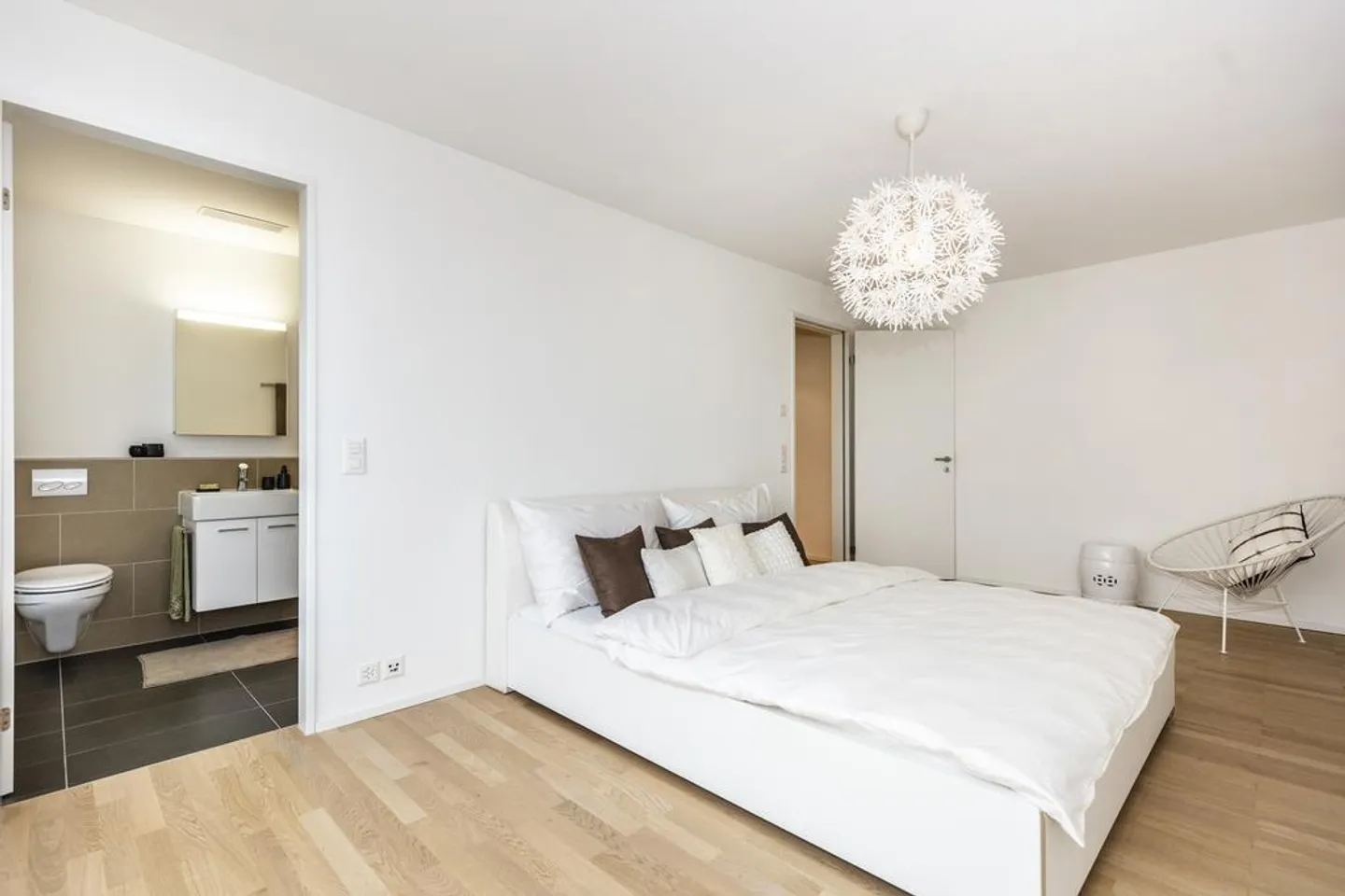 Modern 4.5-room apartment on the 3rd floor in a central location - Photo 4 of 12