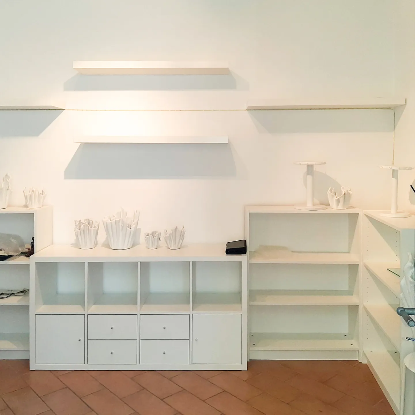 COMMERCIAL SPACE WITH SHOWCASE - Photo 4 of 10