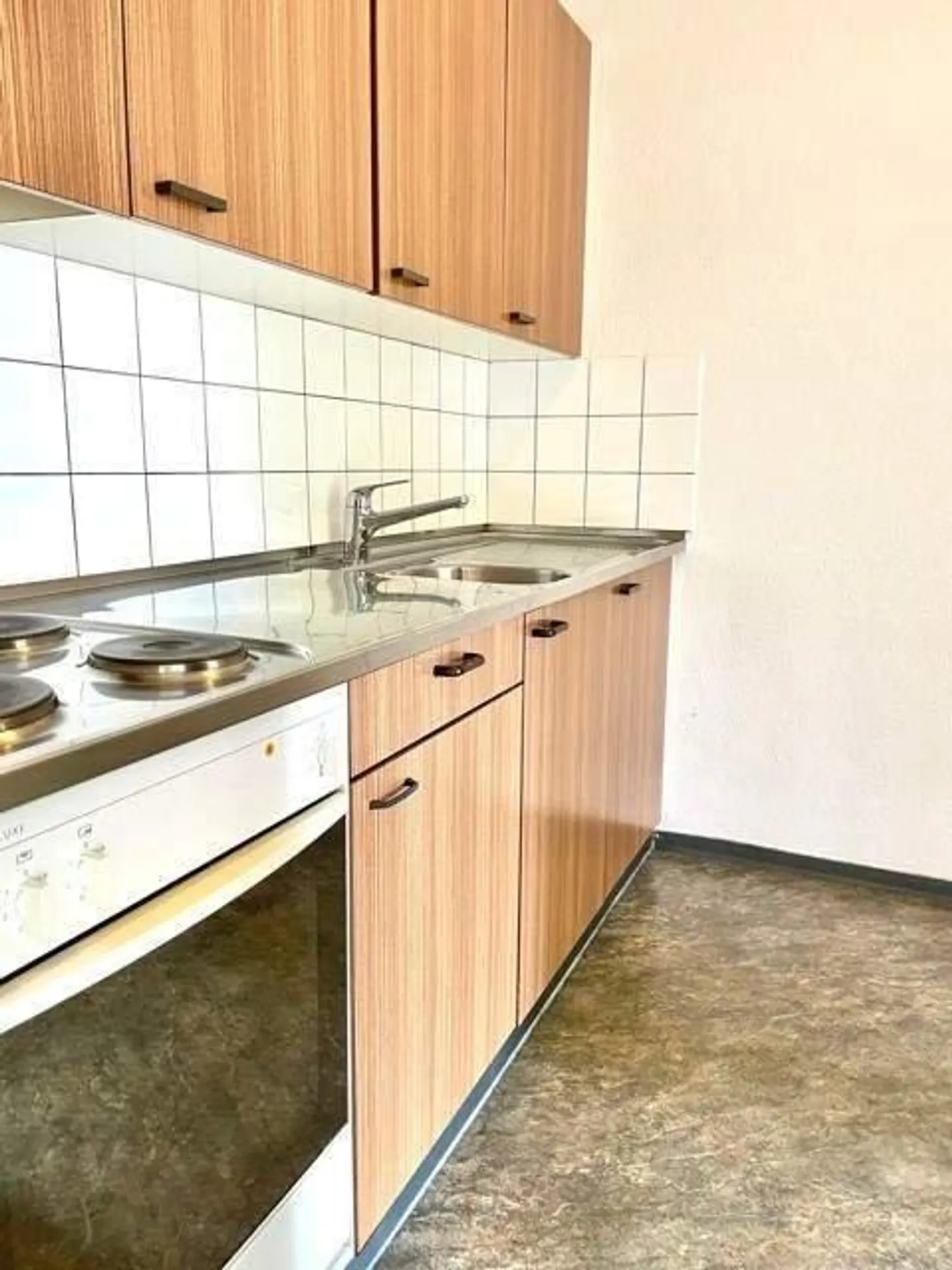 Bright 2.5-room apartment with a lot of charm in Stettlen - Photo 2 of 8