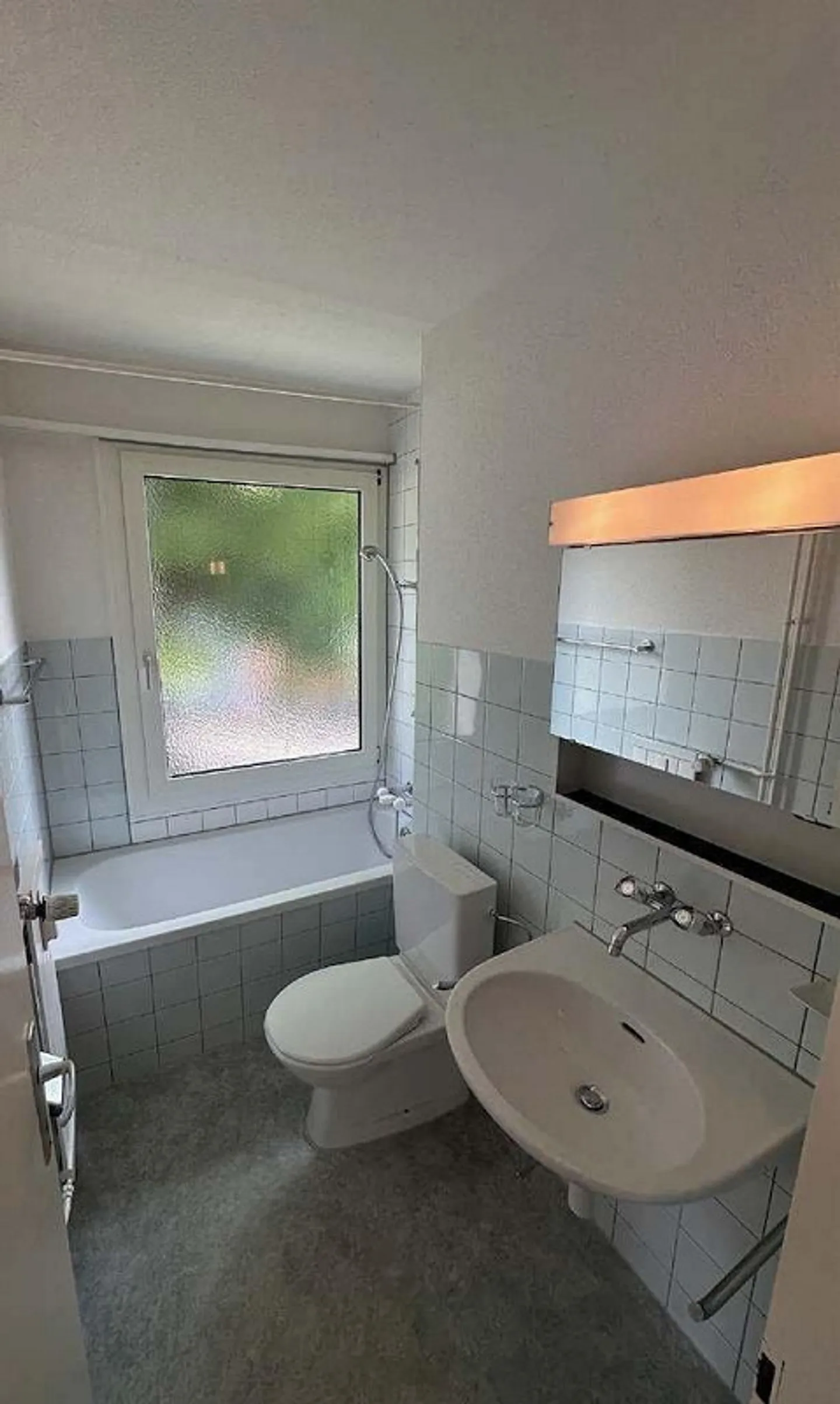 Bright 2.5-room apartment with a lot of charm in Stettlen - Photo 7 of 8