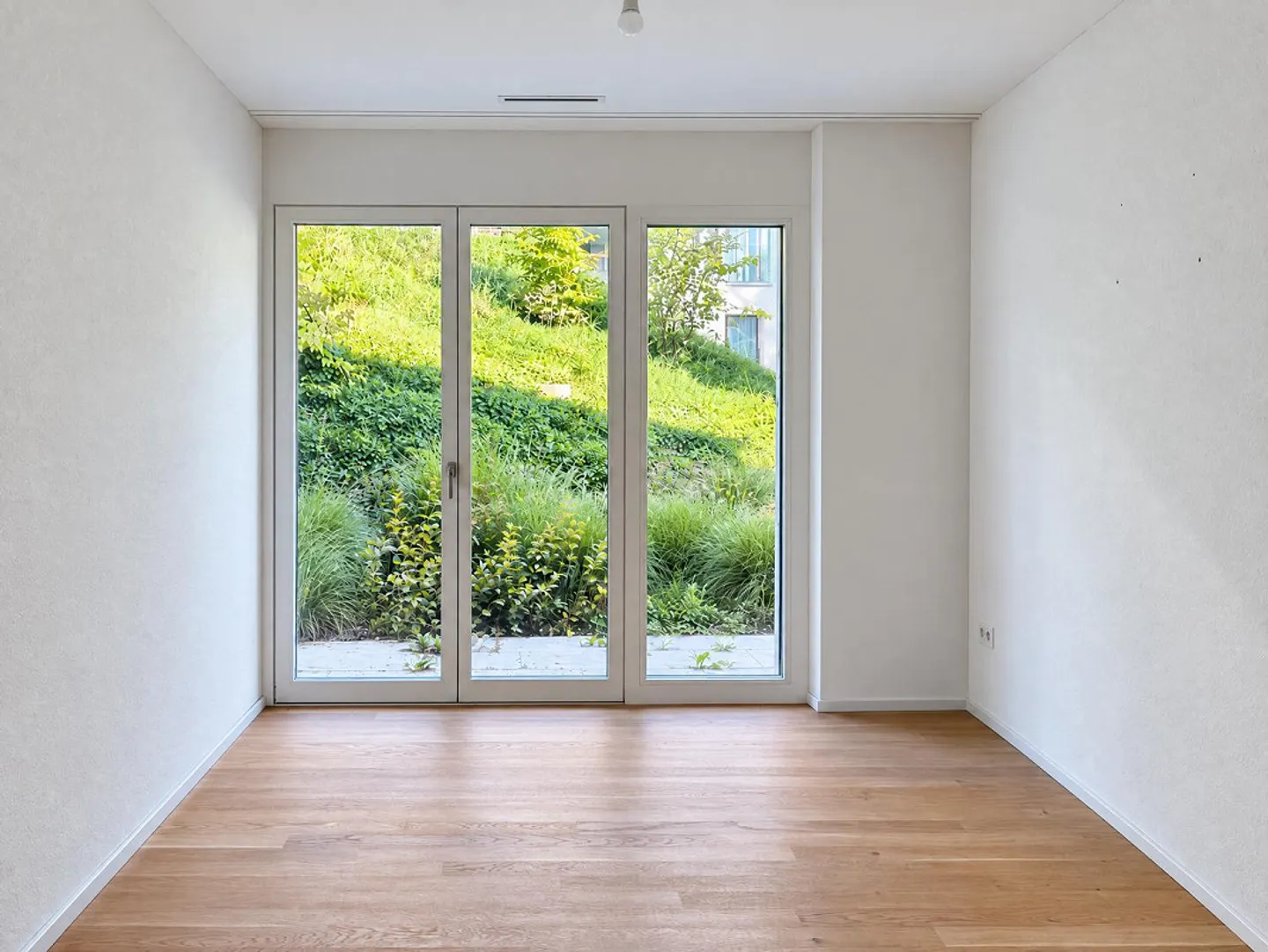 Moderno appartamento al piano terra di 3,5 locali con patio - Foto 9 di 12