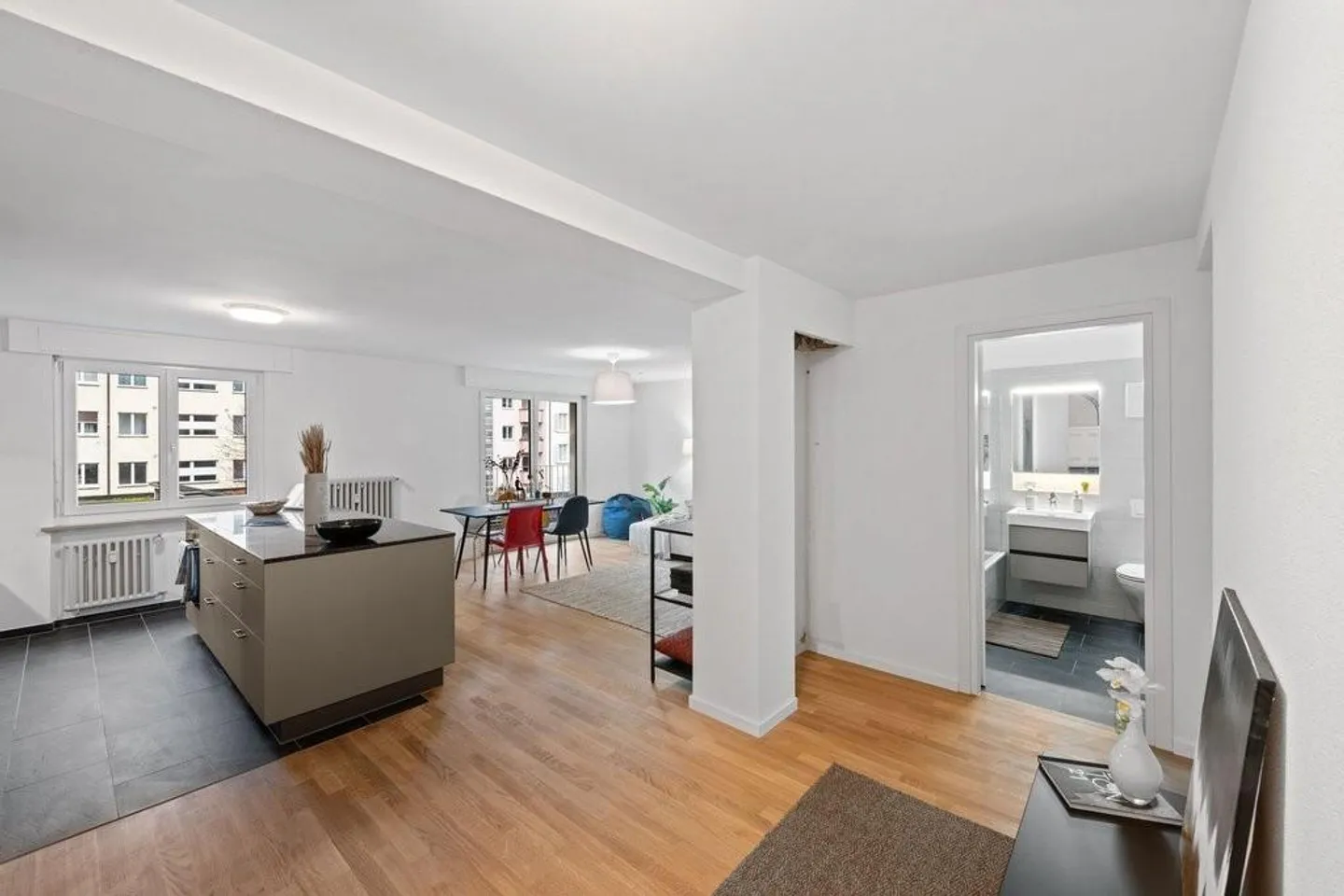 Appartement rénové de 4,5 pièces à louer dans le meilleur emplacement de Lucerne - Photo 2 sur 6