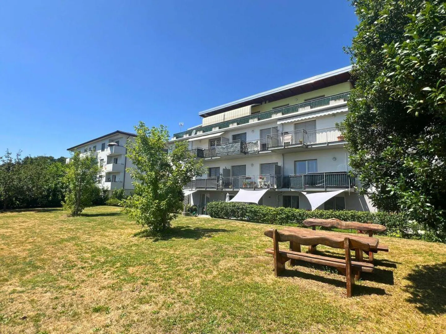 Appartamento moderno con balcone - Foto 1 di 8