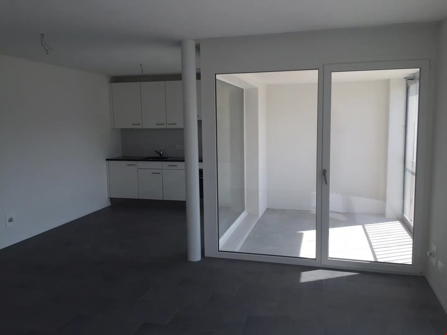 Appartement moderne de 2,5 pièces au rez-de-chaussée - Photo 7 sur 9