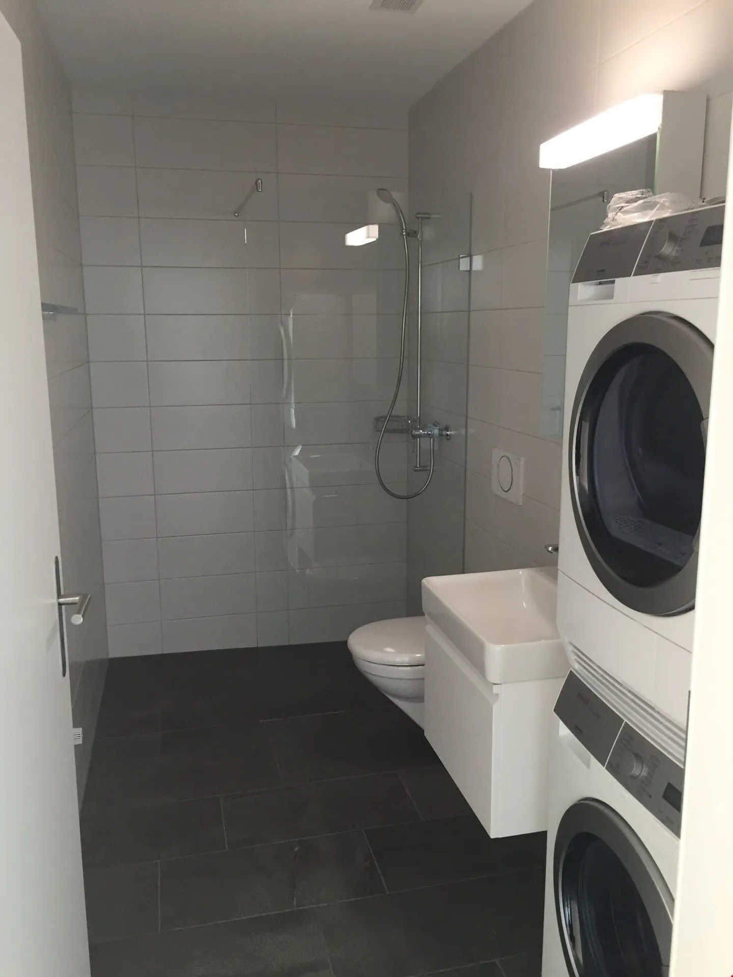 Appartement moderne de 2,5 pièces au rez-de-chaussée - Photo 8 sur 9