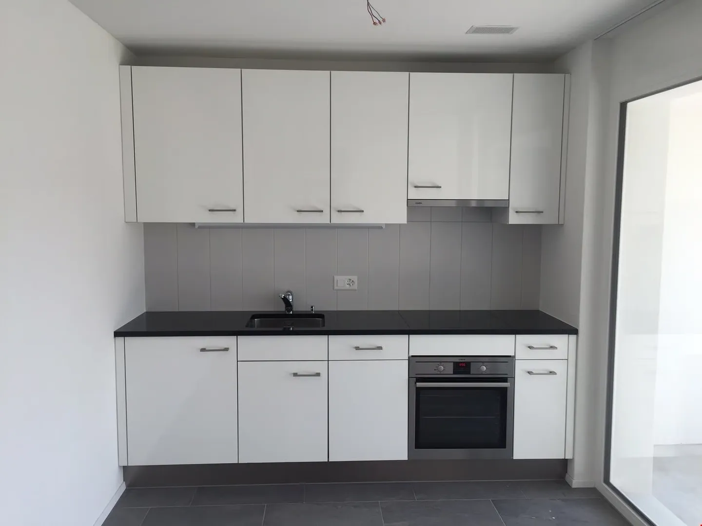 Appartement moderne de 2,5 pièces au rez-de-chaussée - Photo 5 sur 9