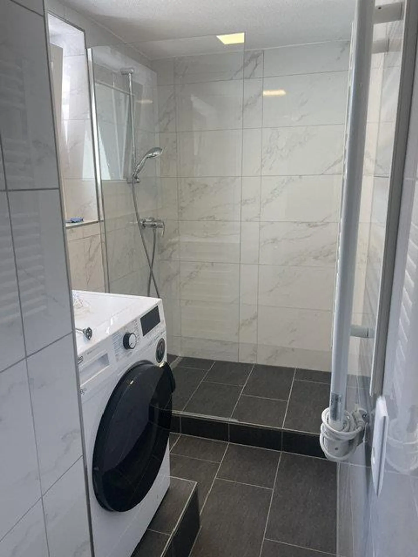 Freshly renovated 2.5-room apartment on the 1st basement in Arbon - Photo 6 of 8