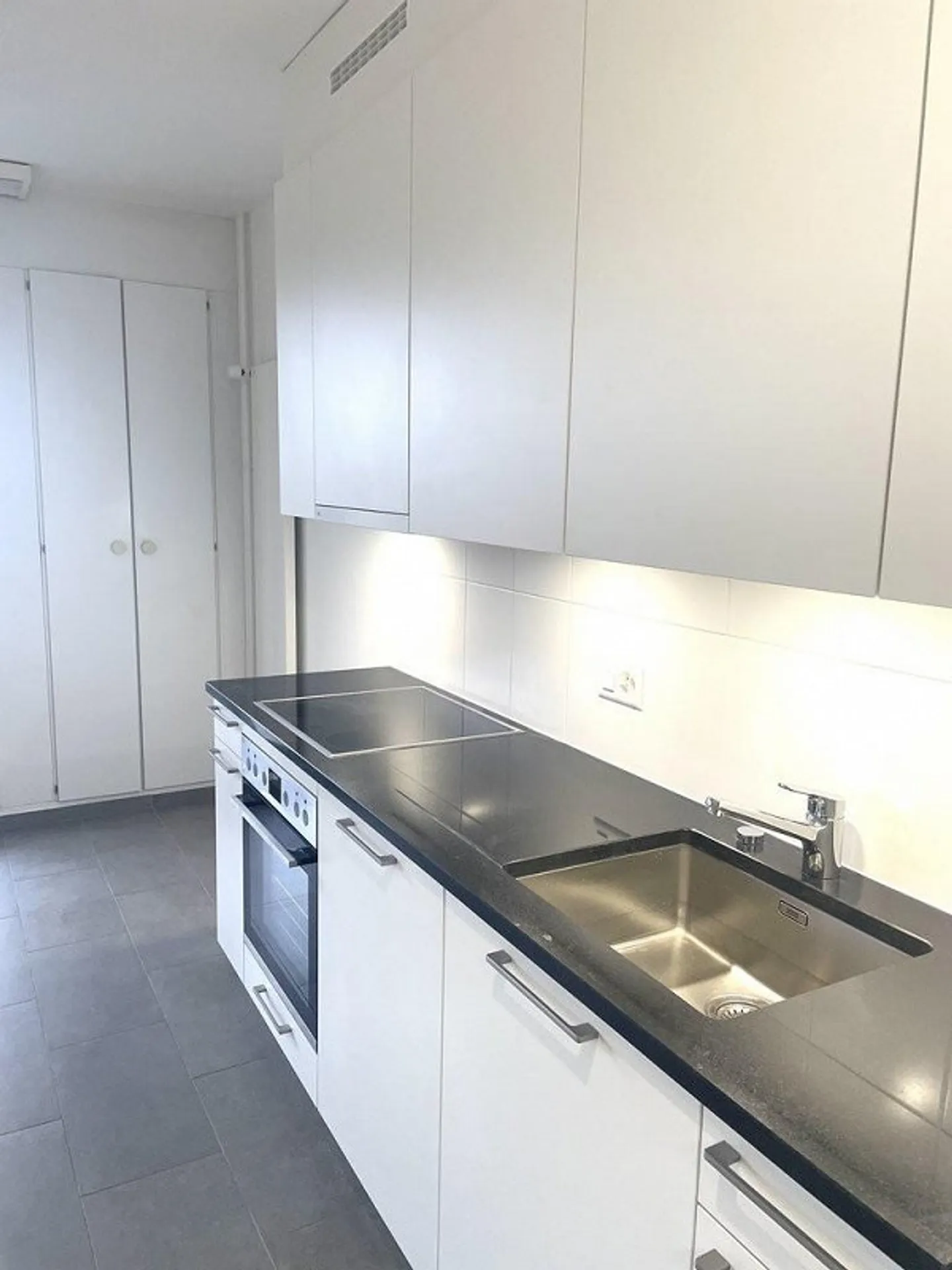 Close to international organizations with reduced rent for 3 years - Photo 4 of 12