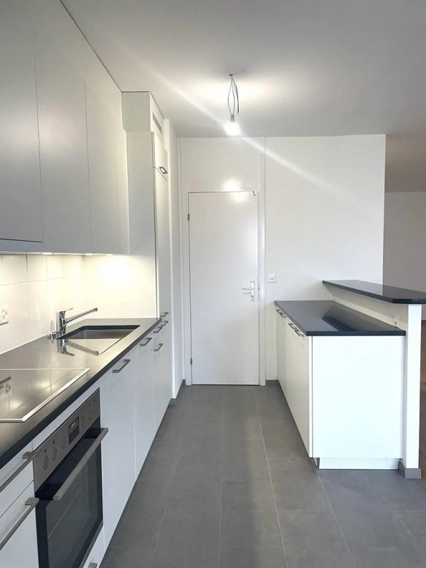 Close to international organizations with reduced rent for 3 years - Photo 5 of 12