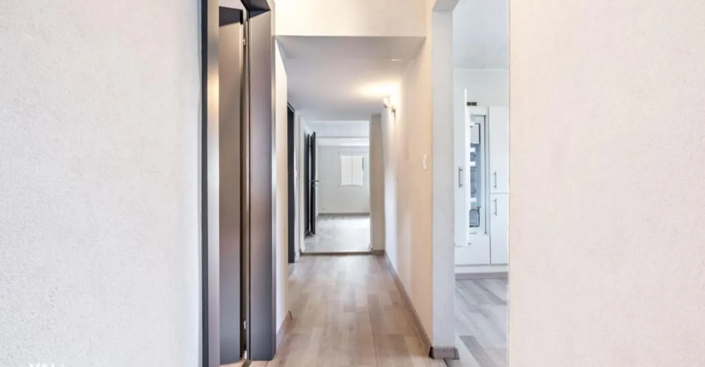 Charming renovated apartment - Photo 4 of 10