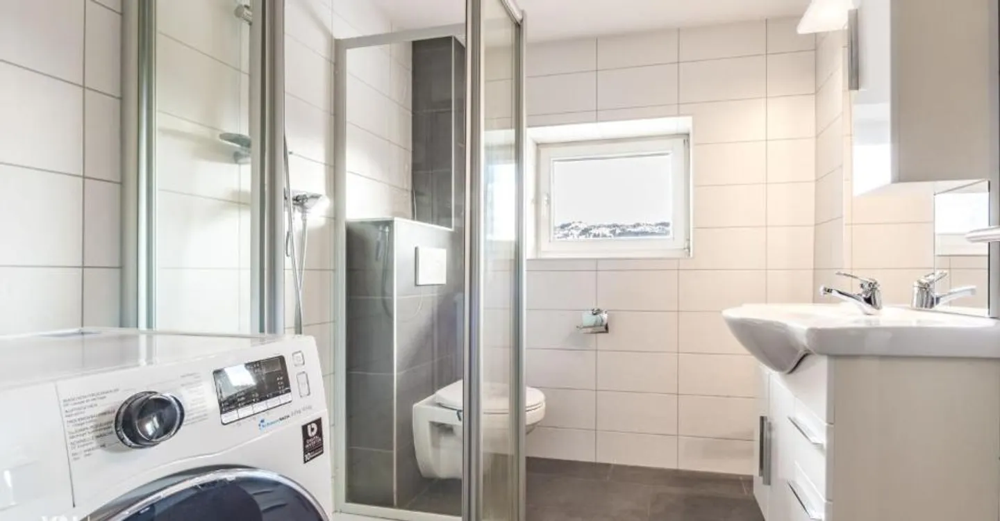 Charming renovated apartment - Photo 7 of 10