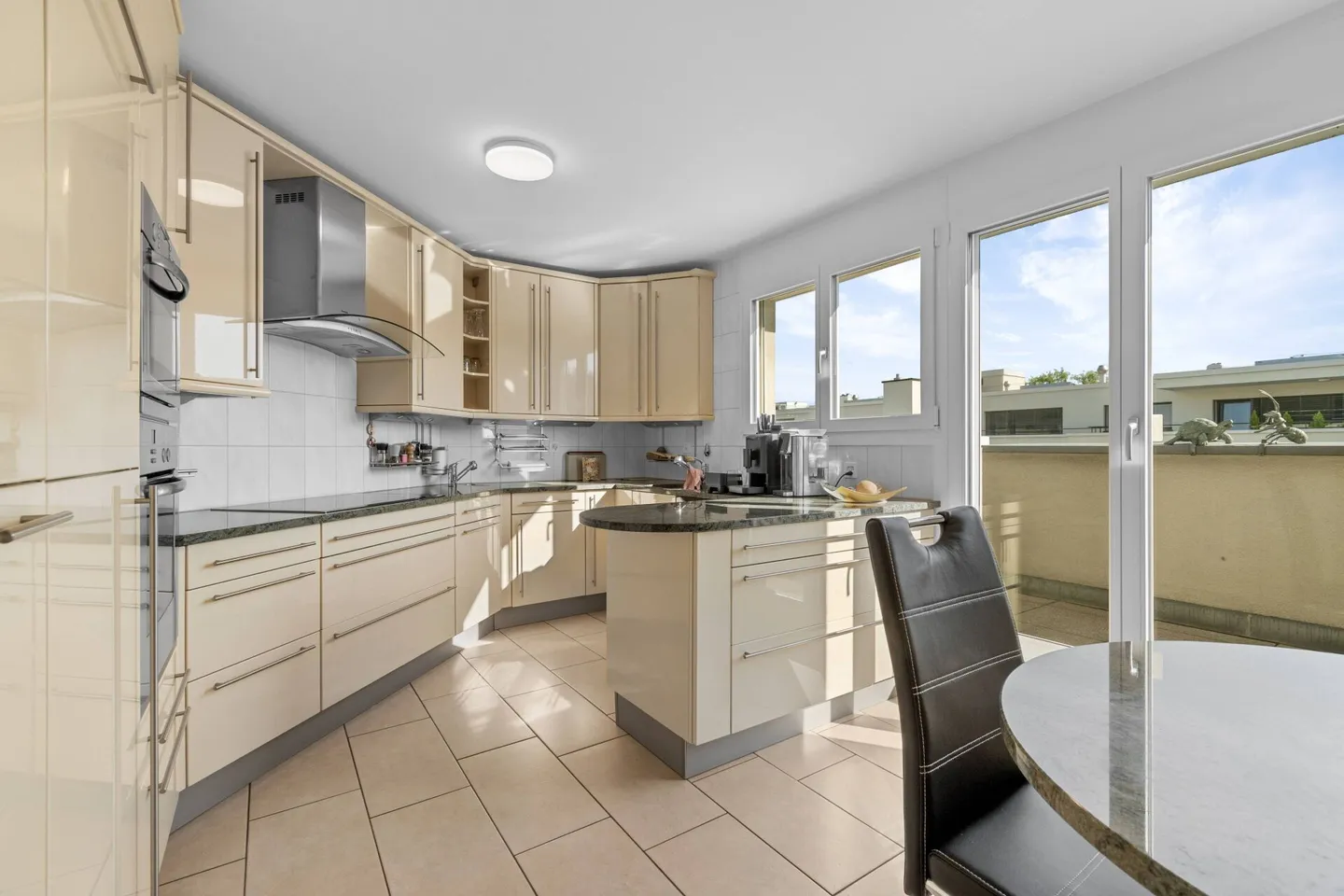 Sonnige Attikawohnung an zentraler Lage! - Foto 4 von 11