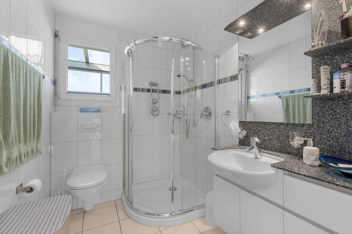 Sonnige Attikawohnung an zentraler Lage! - Foto 7 von 11