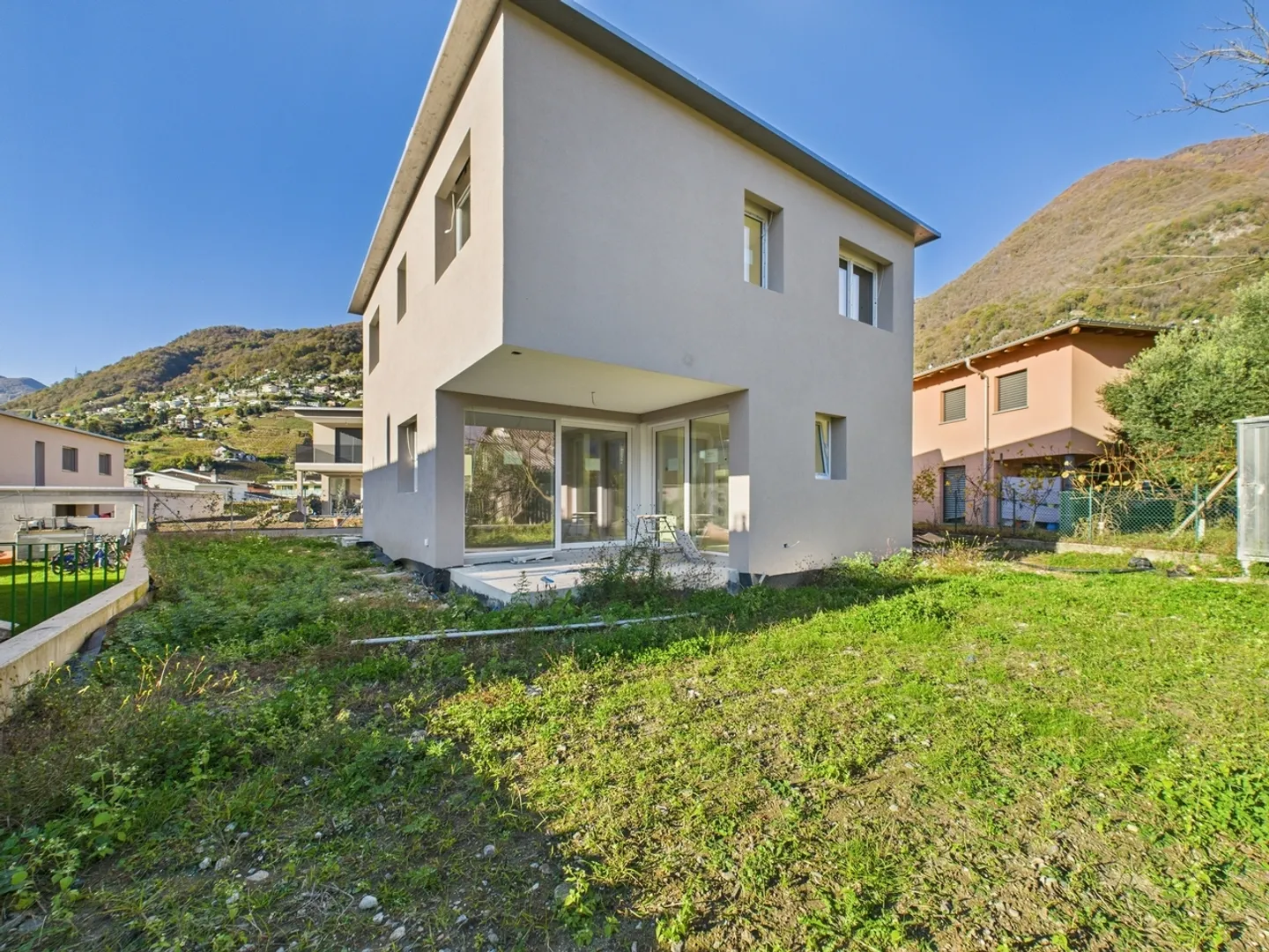 Modern Single-Family Home in Cugnasco-Gerra - 4.5 Room New Build - Photo 1 of 12