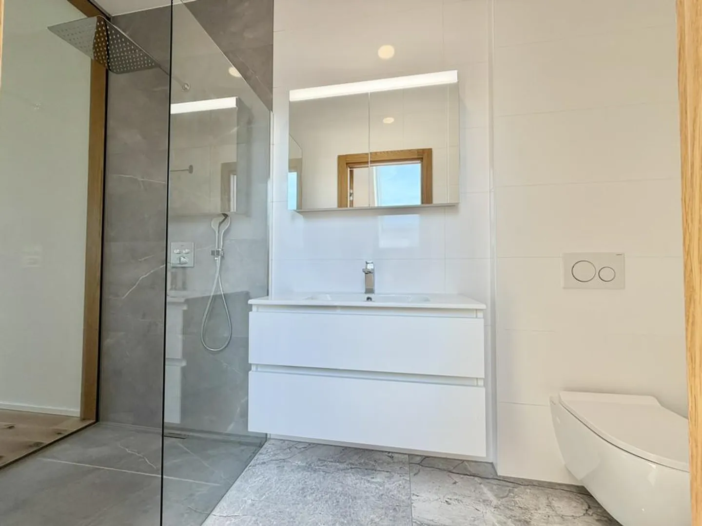 Elegant Duplex Apartment in Bassins - Photo 5 of 5