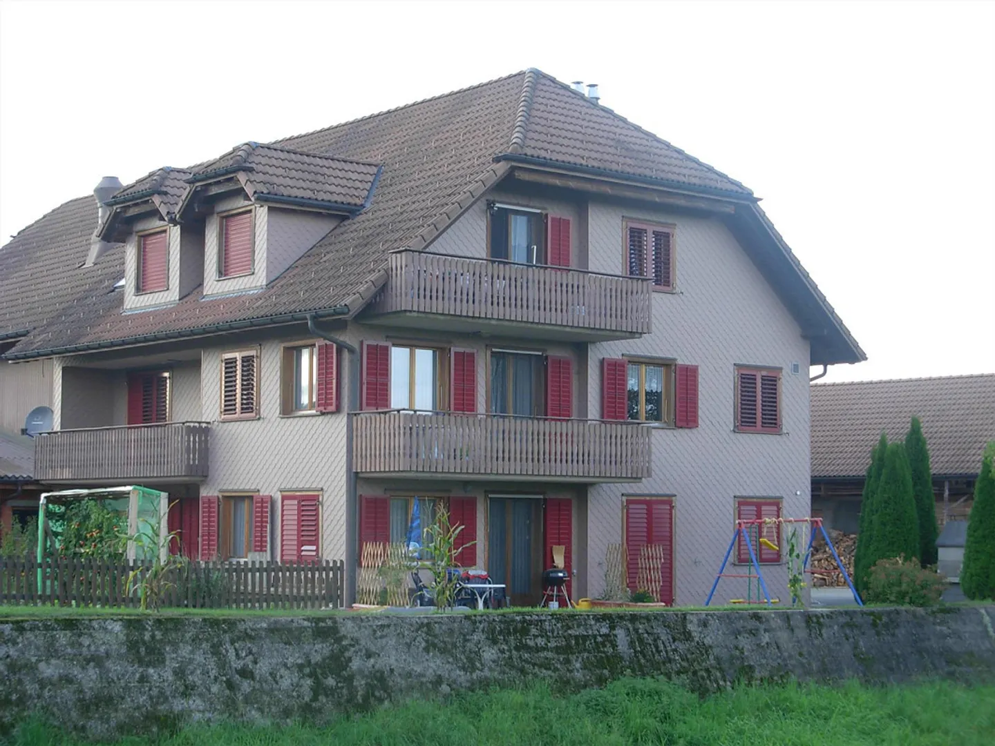 Living in a sunny and family-friendly location in Alberswil - Photo 1 of 2
