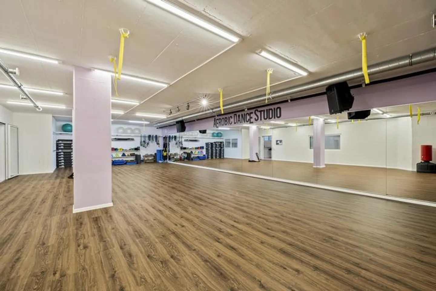 Mixed-use building for sale - Photo 1 of 8