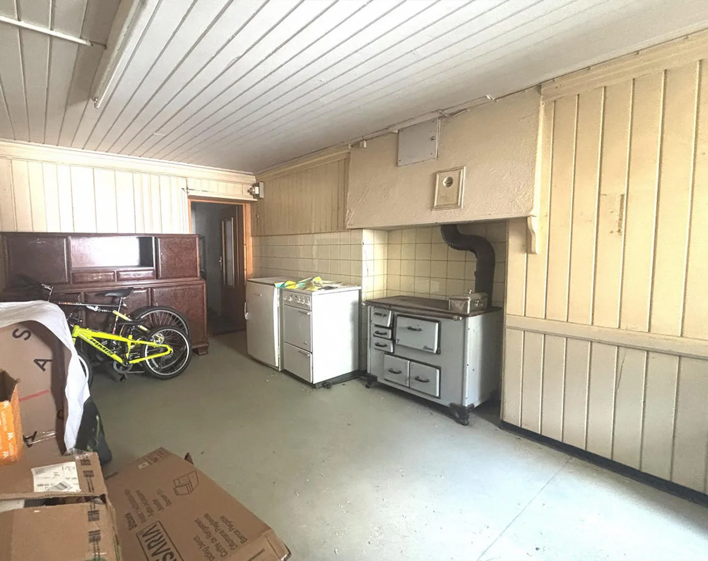 Large building in a convenient and strategic location - Photo 16 of 17