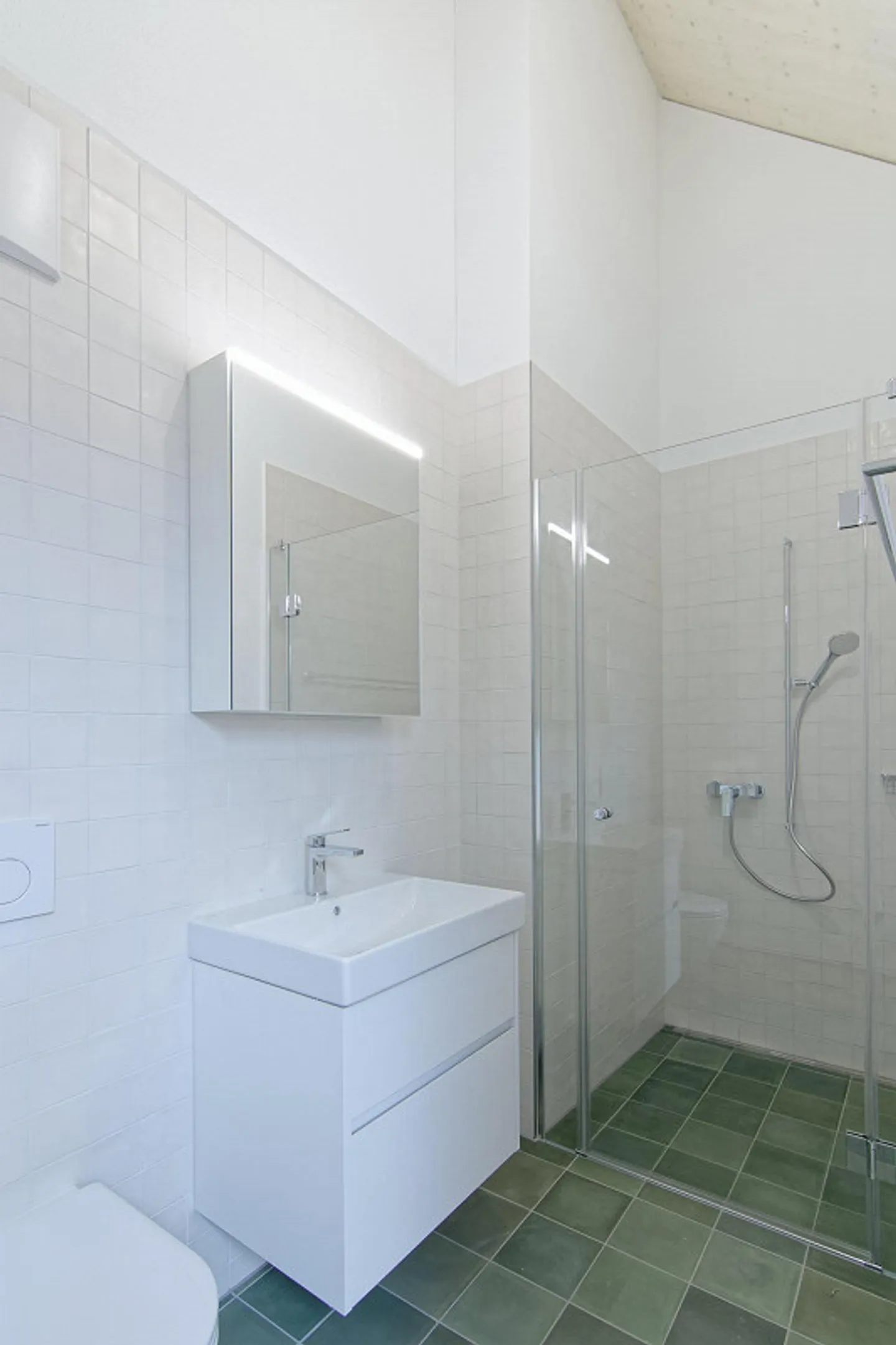 First Occupancy Bridge Scale: Living Space for High Demands - Photo 5 of 13