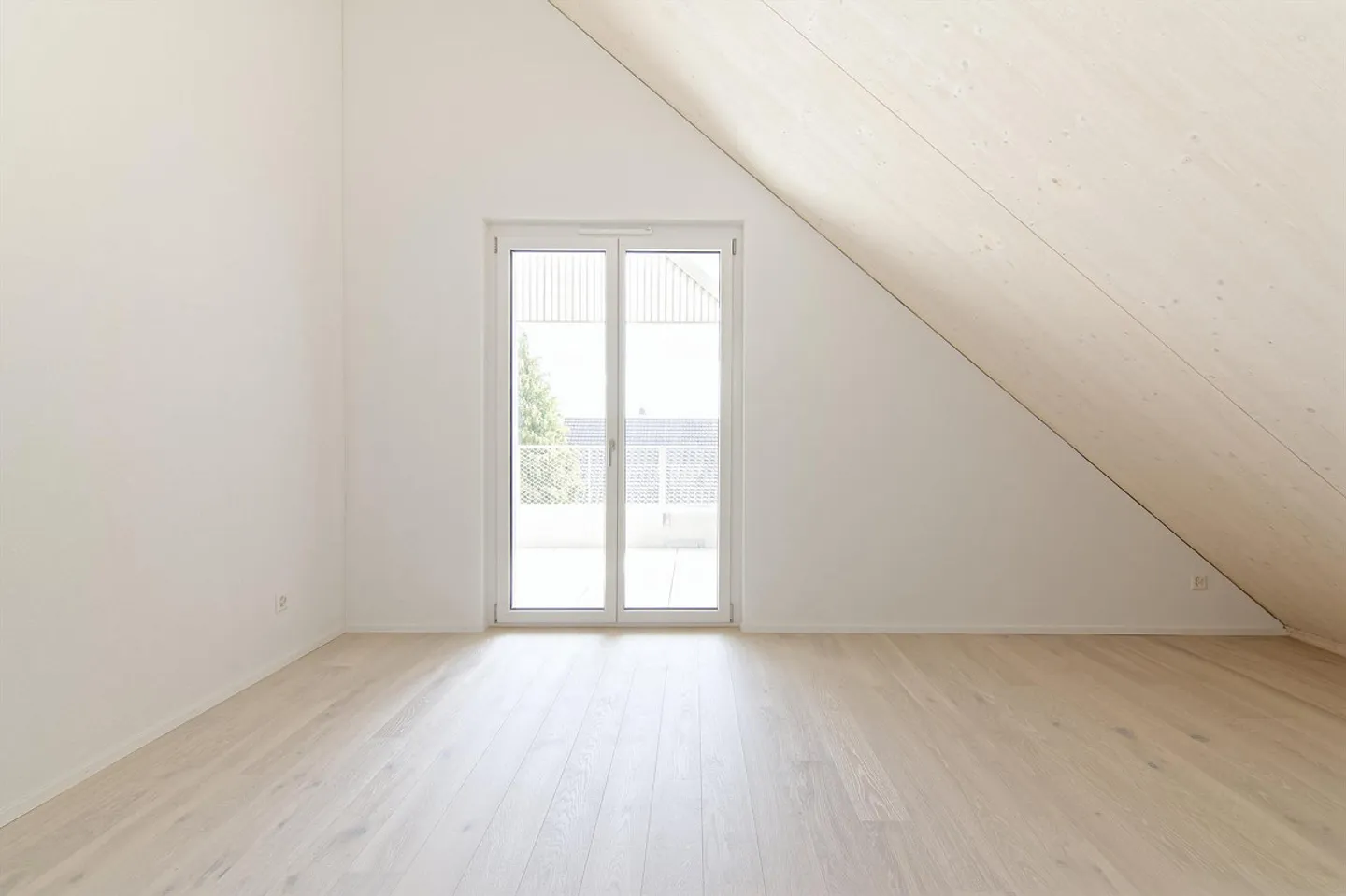 First Occupancy Bridge Scale: Living Space for High Demands - Photo 8 of 13