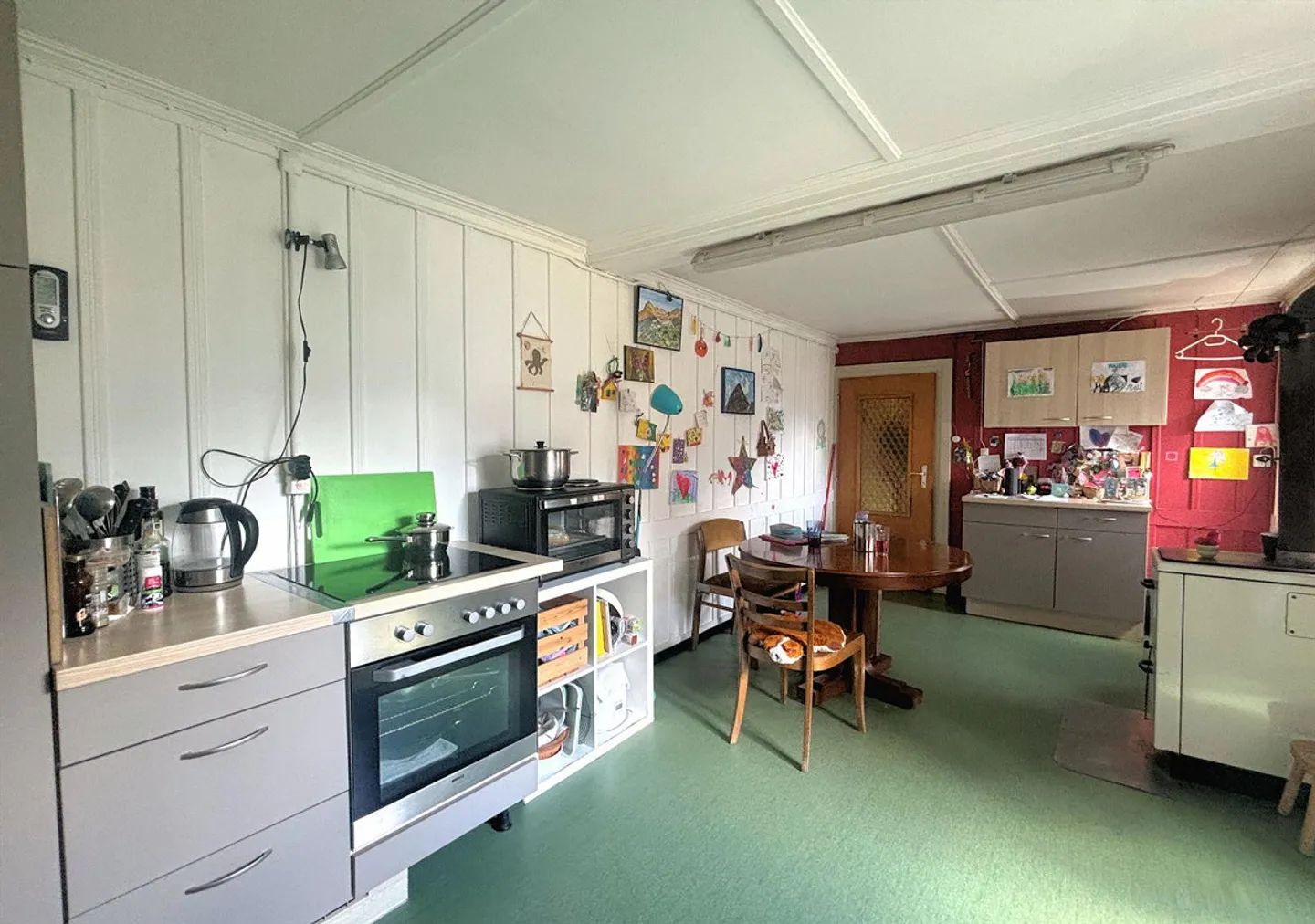 Large building in a convenient and strategic location - Photo 8 of 17