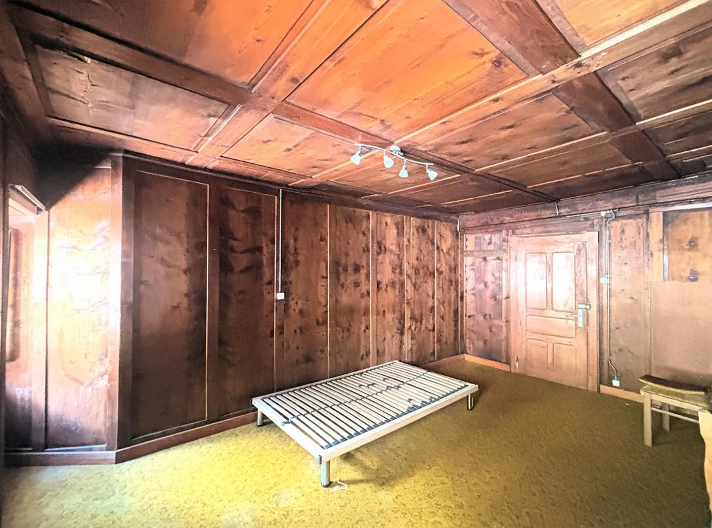 Large building in a convenient and strategic location - Photo 14 of 17
