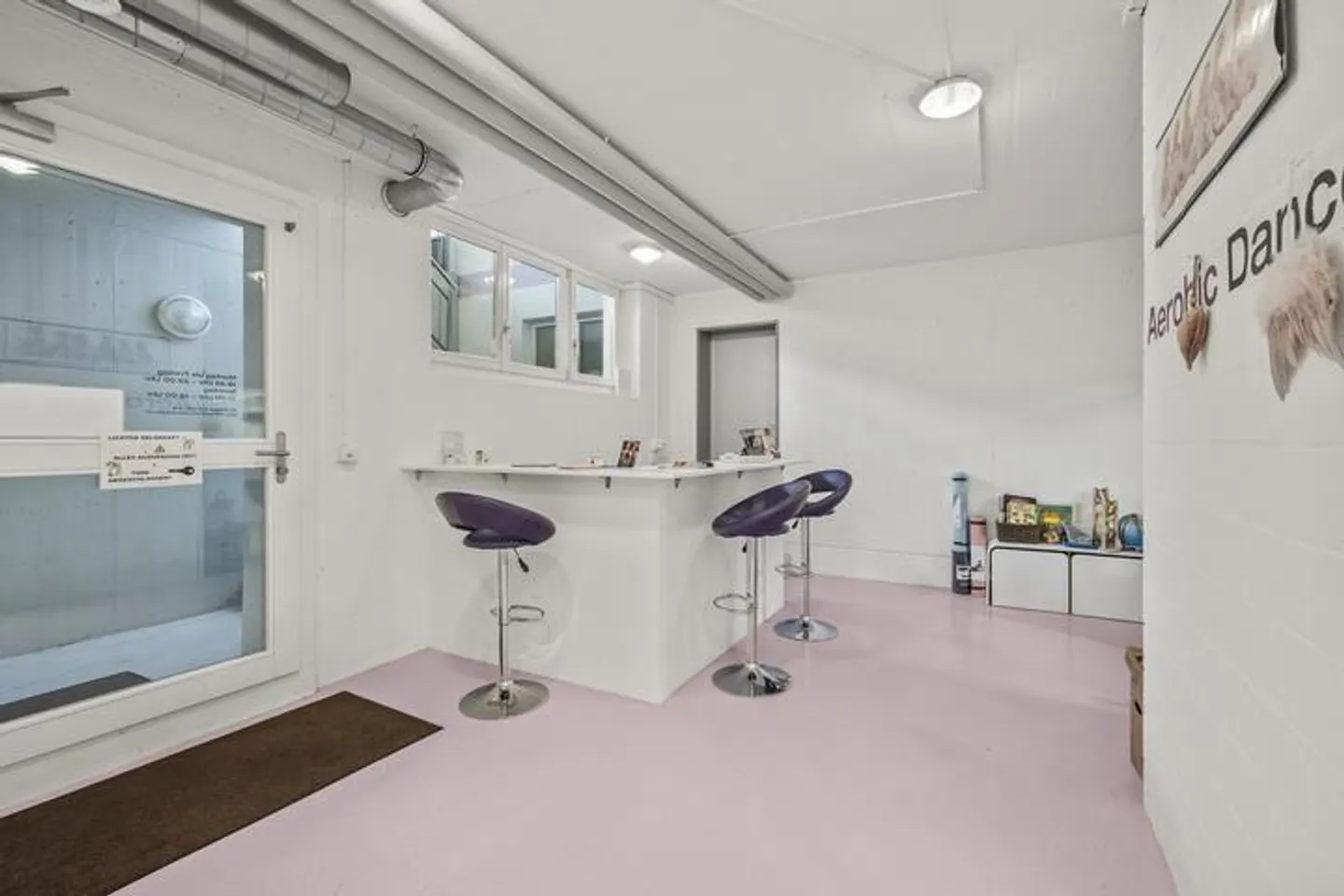 Mixed-use building for sale - Photo 5 of 8