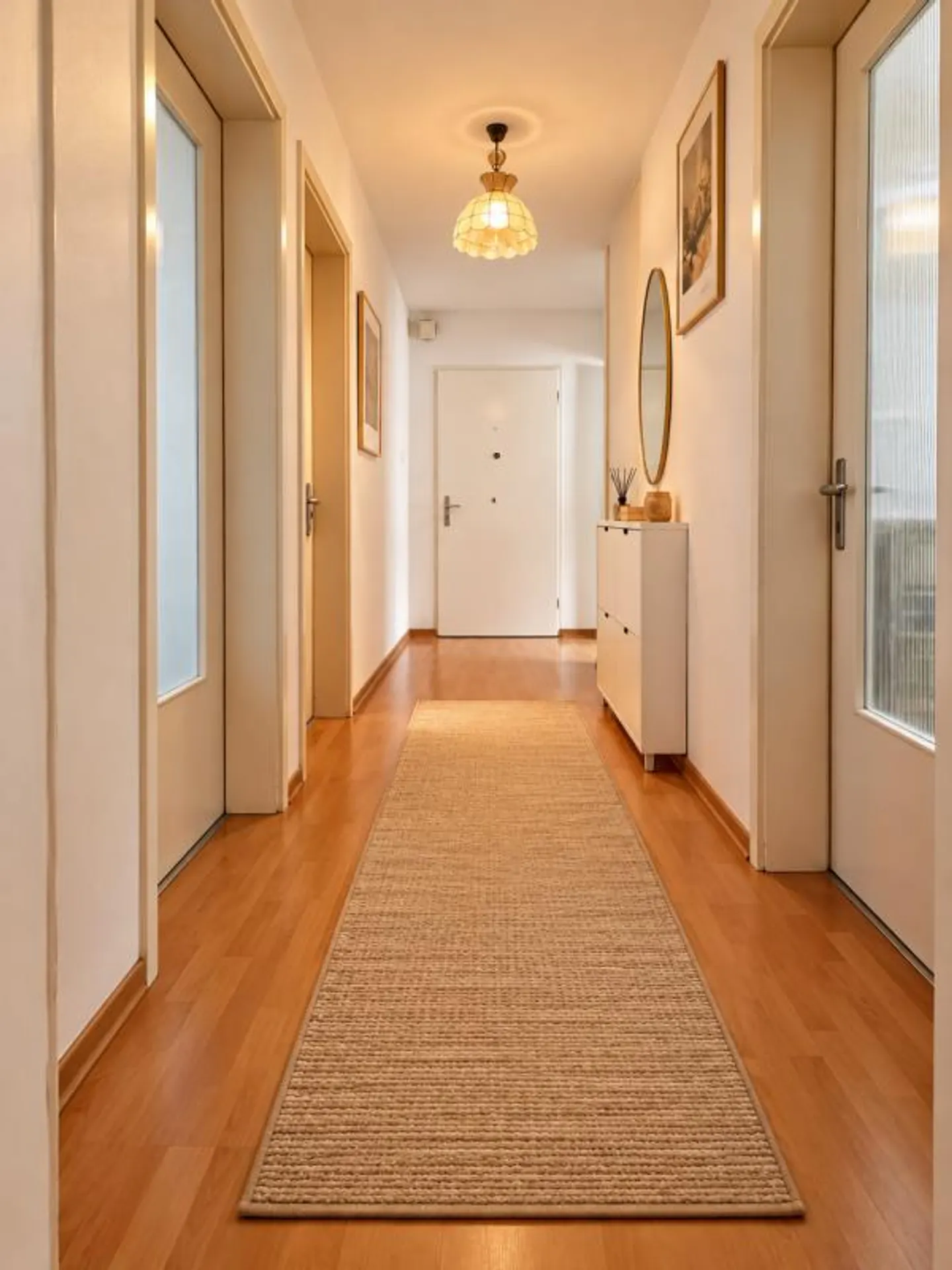 Helle Wohnung mit kostenlosem Parkplatz - Foto 3 von 8