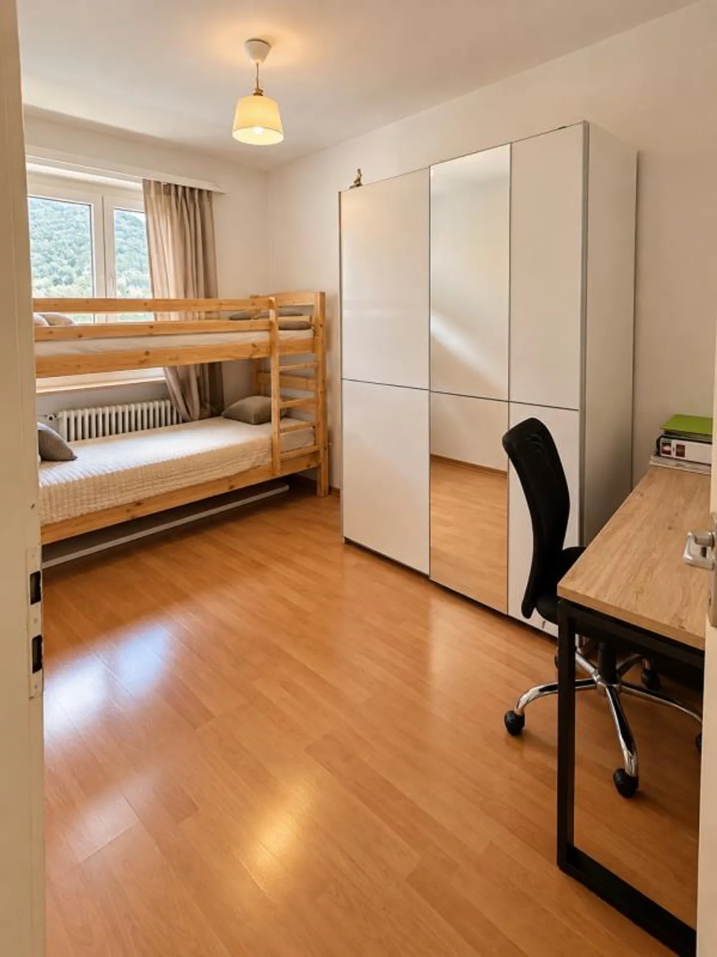 Helle Wohnung mit kostenlosem Parkplatz - Foto 5 von 8