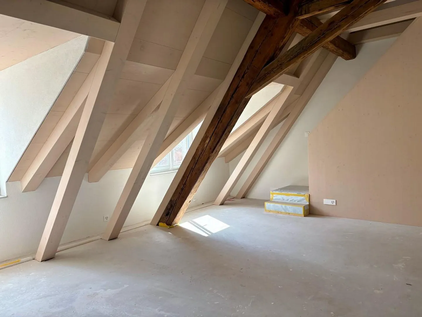 Luminoso appartamento su due livelli di 4 1/2 locali - Foto 1 di 10