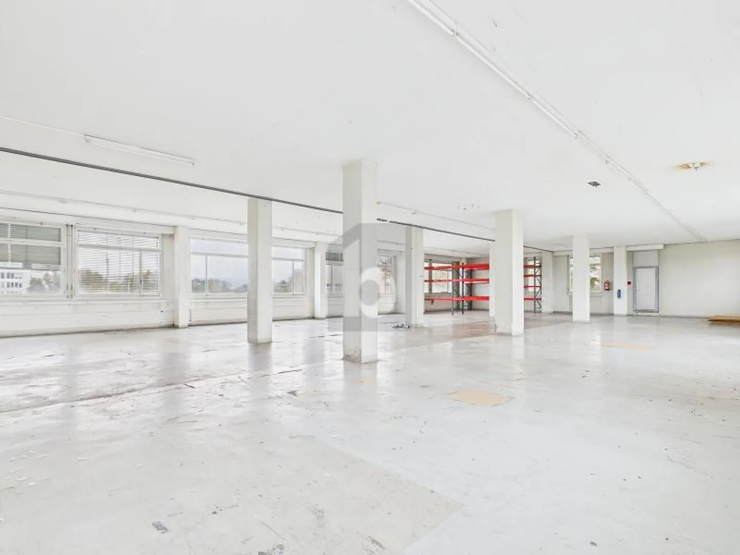 Geräumige Halle für vielseitige Nutzung - Foto 1 von 6