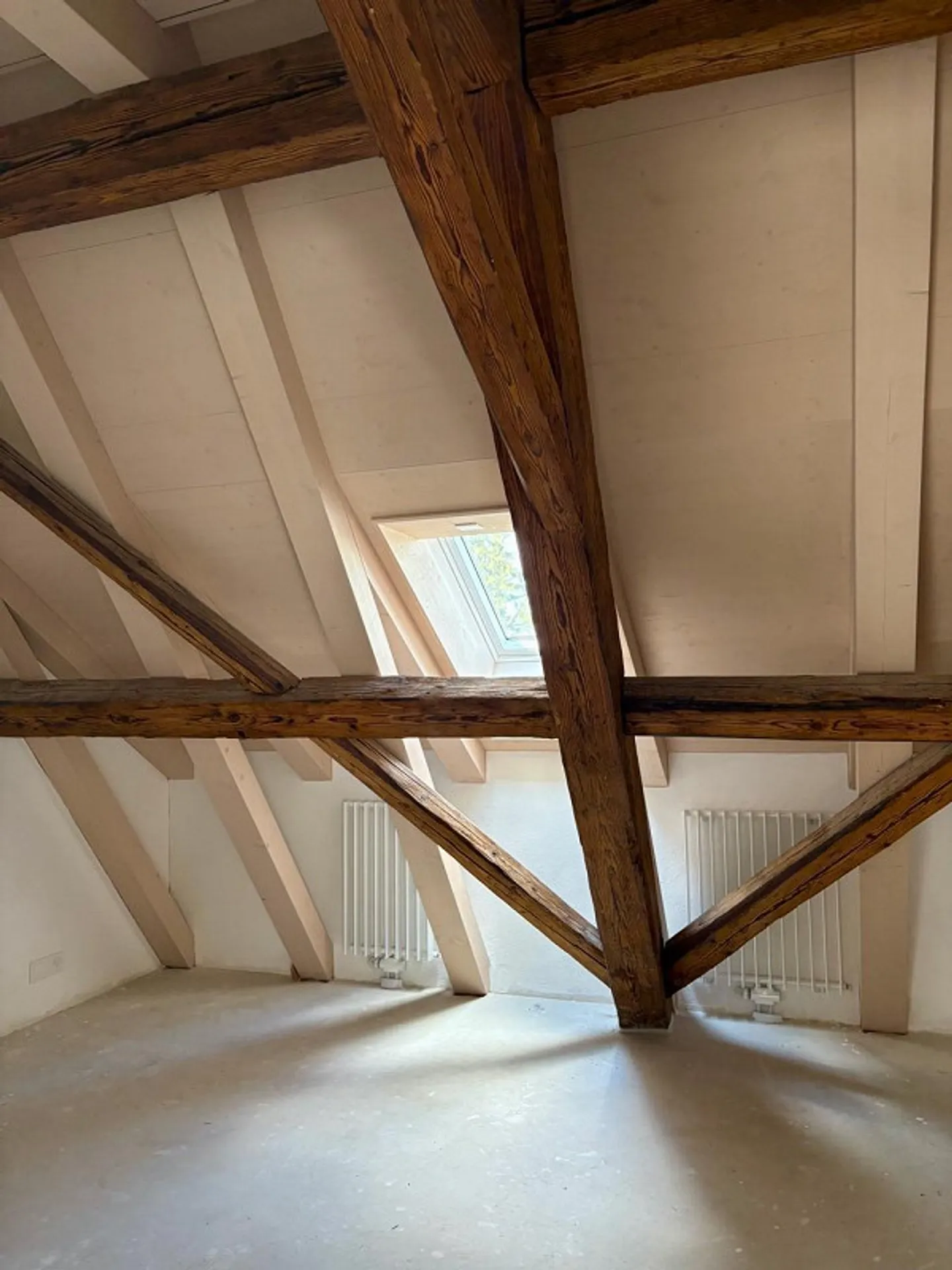 Luminoso appartamento su due livelli di 4 1/2 locali - Foto 4 di 10