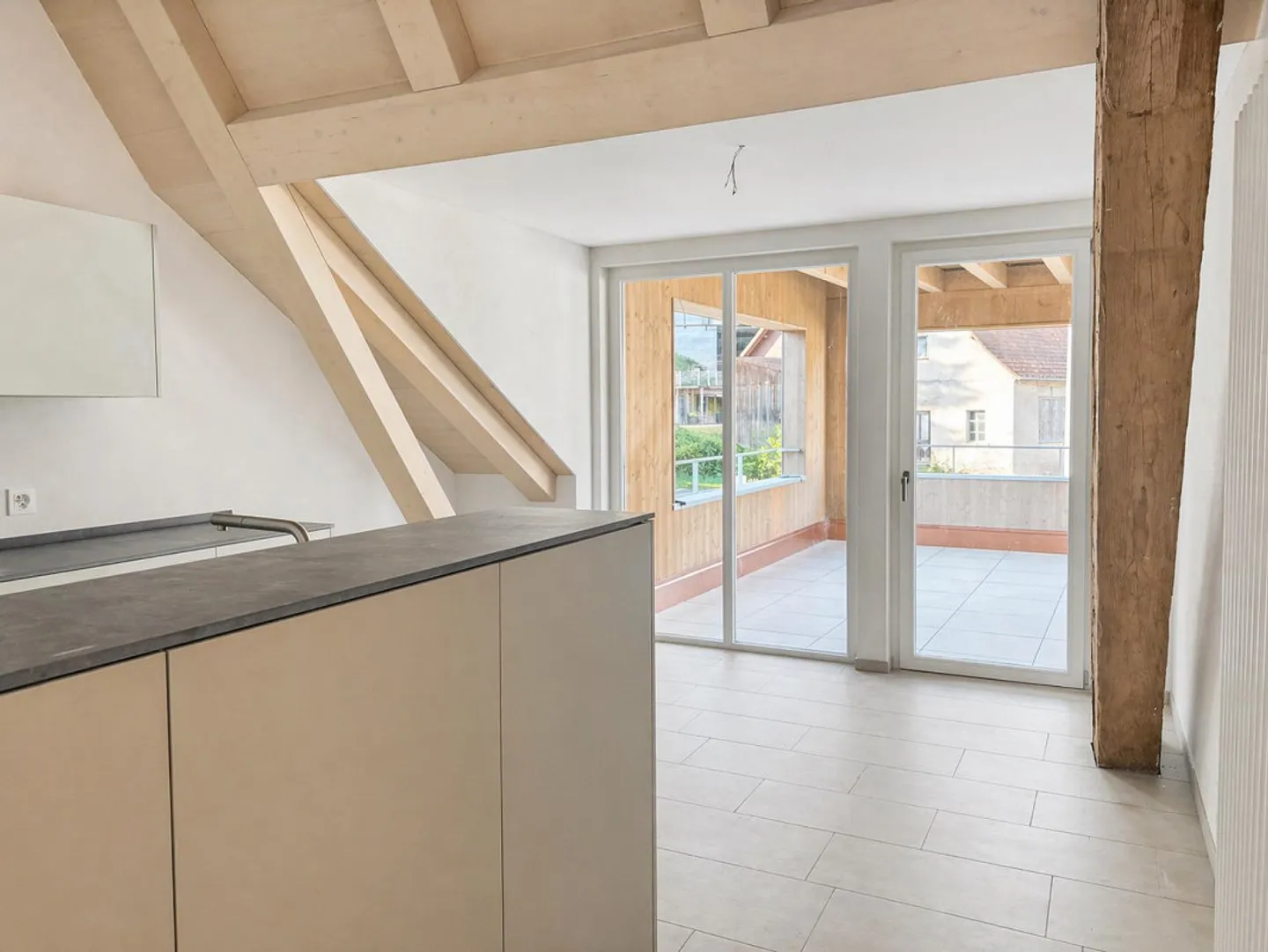 Luminoso appartamento su due livelli di 4 1/2 locali - Foto 7 di 10