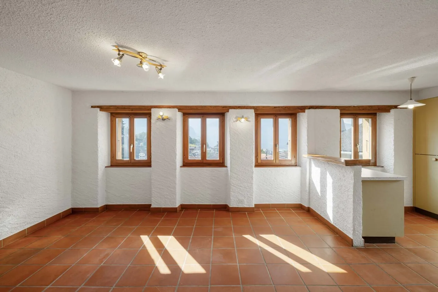 Casa nel villaggio con due appartamenti - Foto 2 di 12