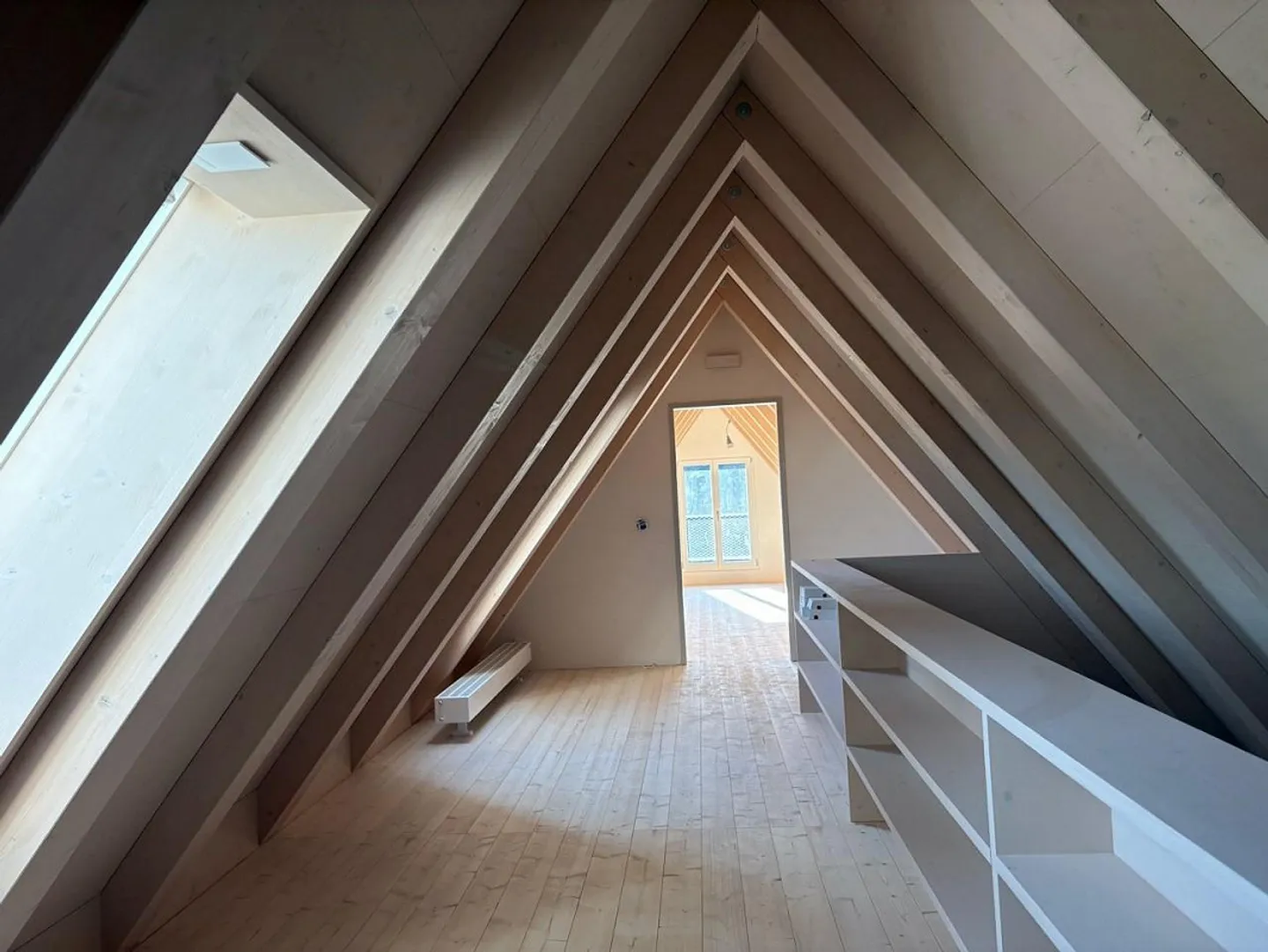 Luminoso appartamento su due livelli di 4 1/2 locali - Foto 9 di 10