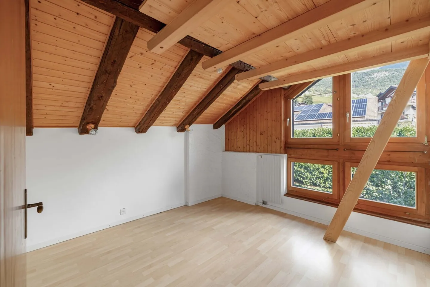 Casa nel villaggio con due appartamenti - Foto 7 di 12