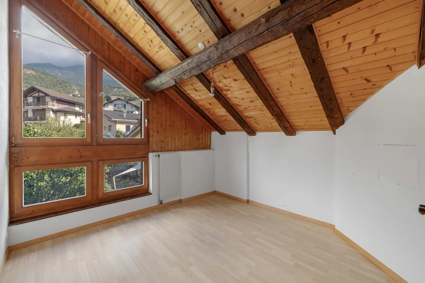 Casa nel villaggio con due appartamenti - Foto 8 di 12