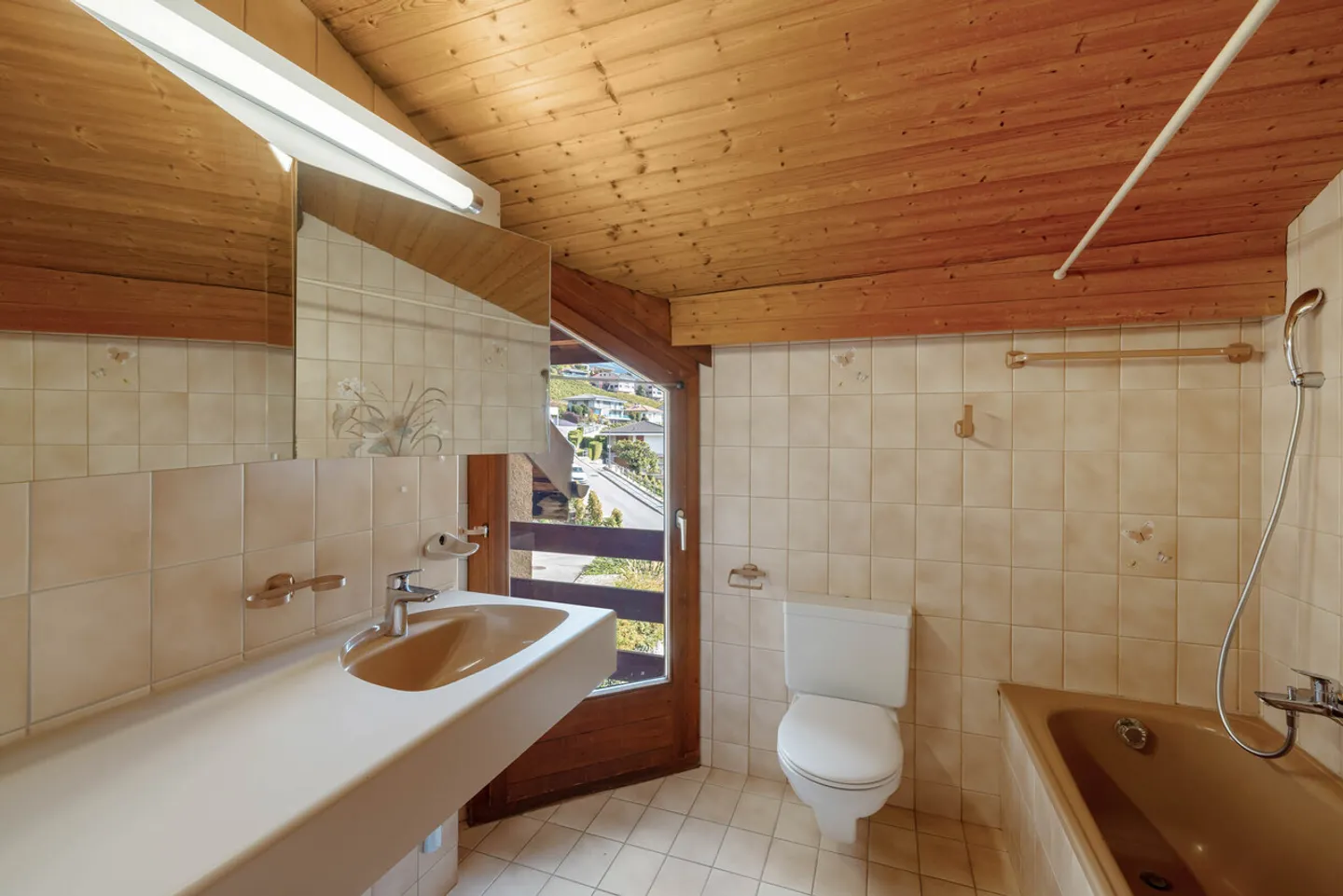 Casa nel villaggio con due appartamenti - Foto 10 di 12