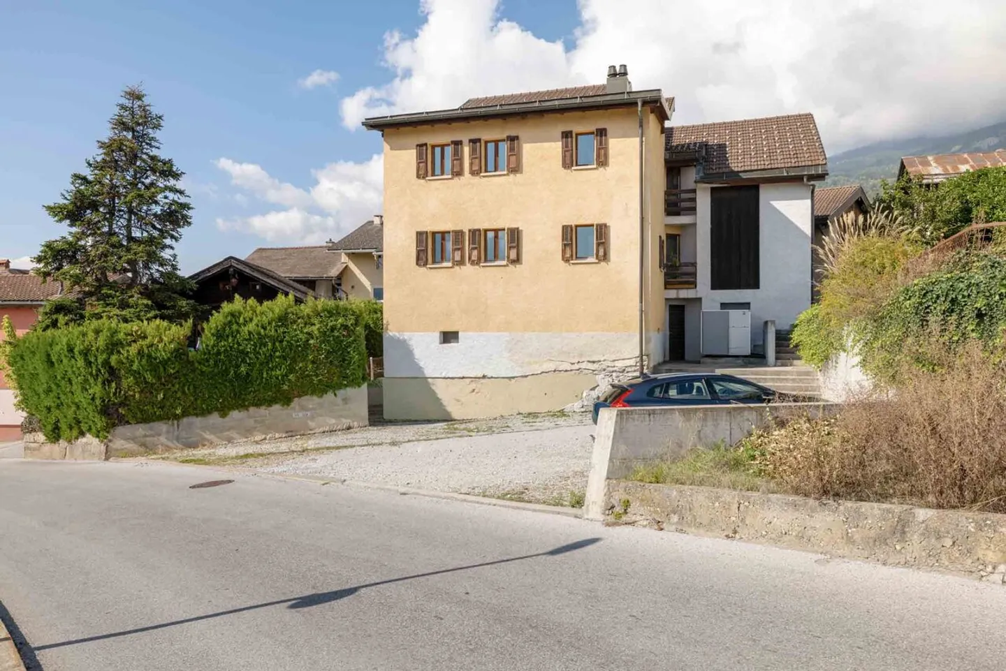 Casa nel villaggio con due appartamenti - Foto 11 di 12