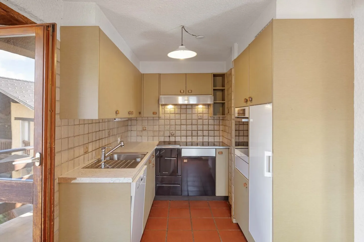 Casa nel villaggio con due appartamenti - Foto 5 di 12
