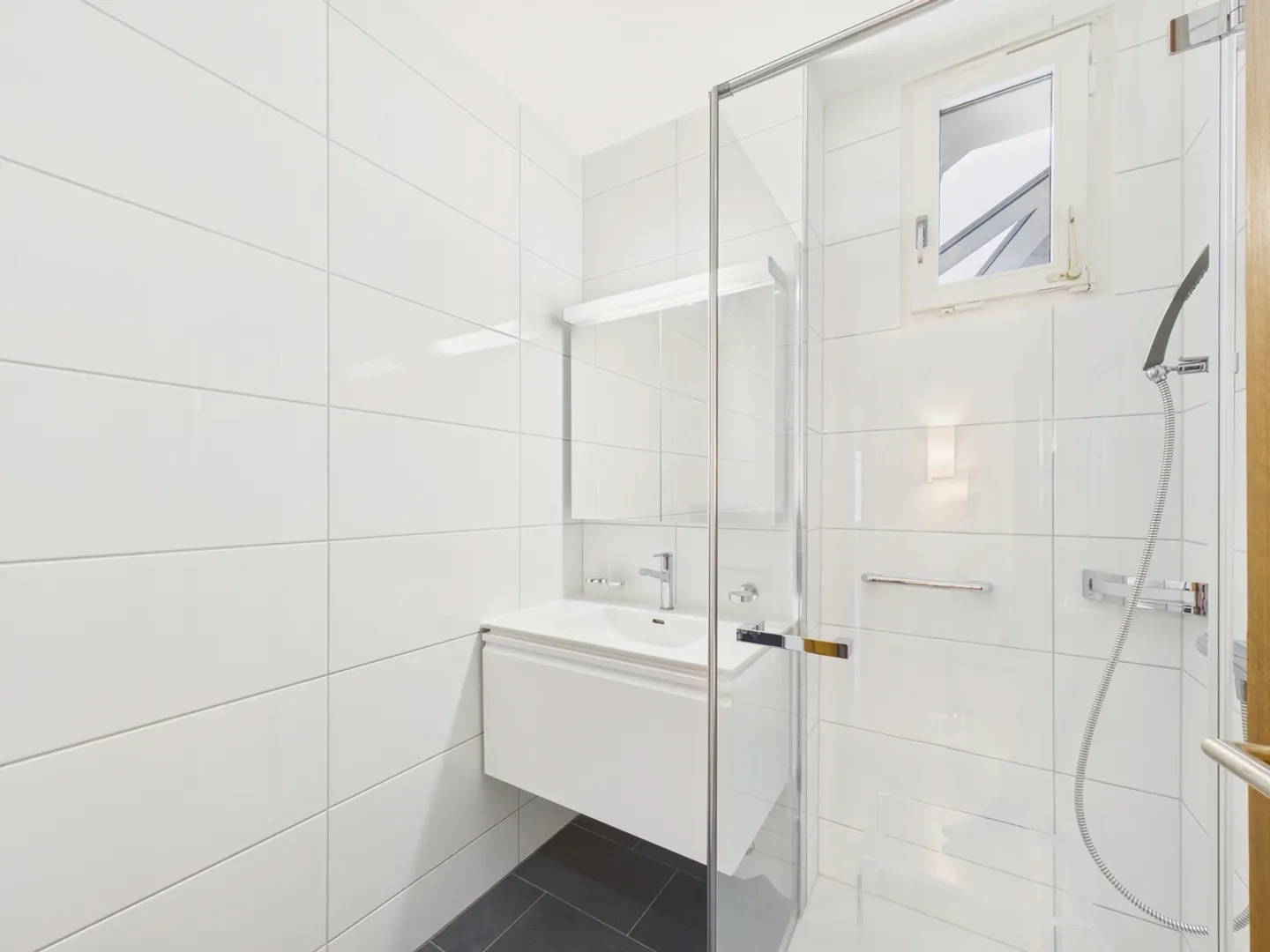 Centrally located 4.5-room apartment with 200 m2 large terrace + 18 m2 winter garden in St. Gallen - Photo 8 of 11