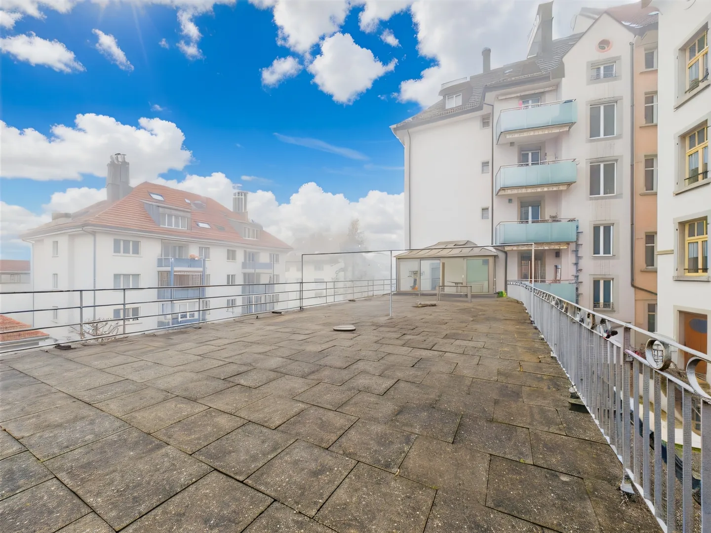 Centrally located 4.5-room apartment with 200 m2 large terrace + 18 m2 winter garden in St. Gallen - Photo 10 of 11