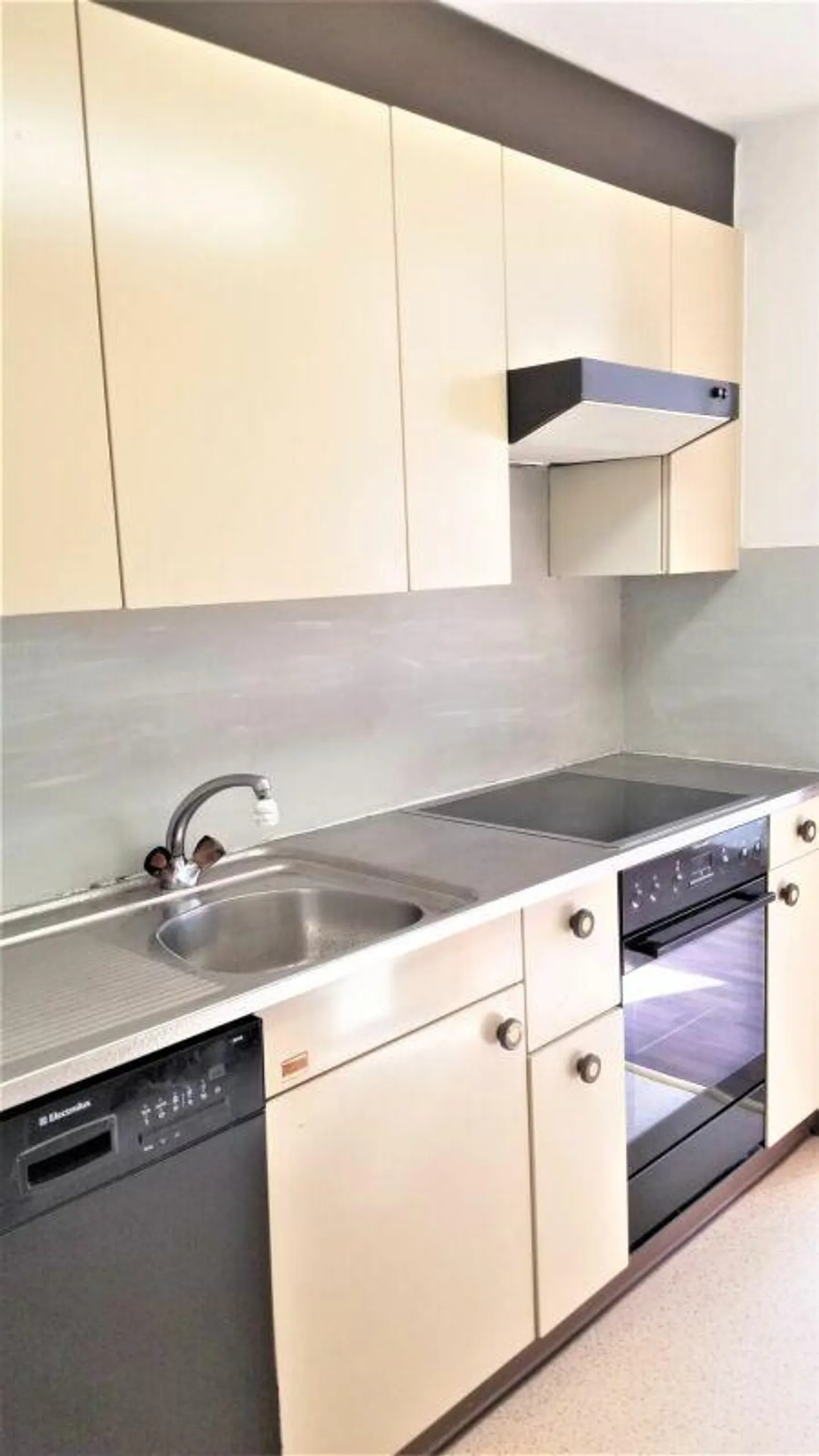 Garden apartment for your well-being - FREE PARKING for 1 year included! - Photo 2 of 13