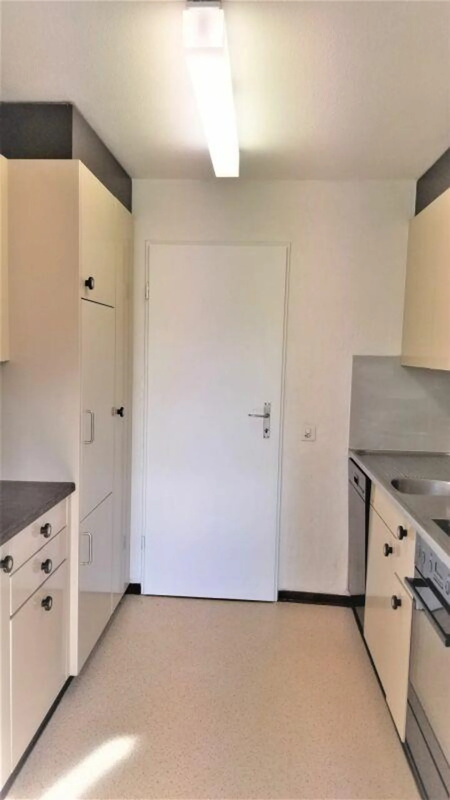 Garden apartment for your well-being - FREE PARKING for 1 year included! - Photo 4 of 13