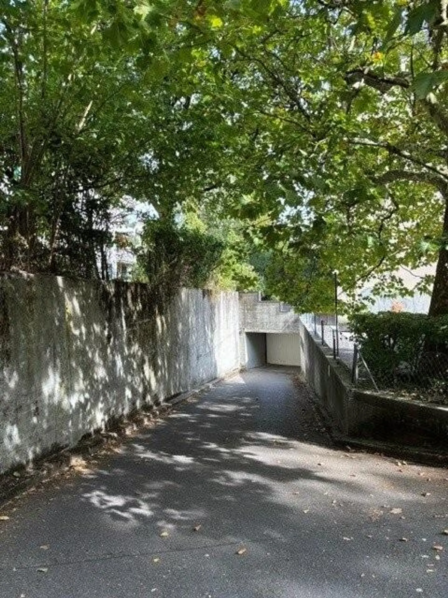 Einstellplatz in Bümpliz-Oberbottigen - Foto 1 von 3