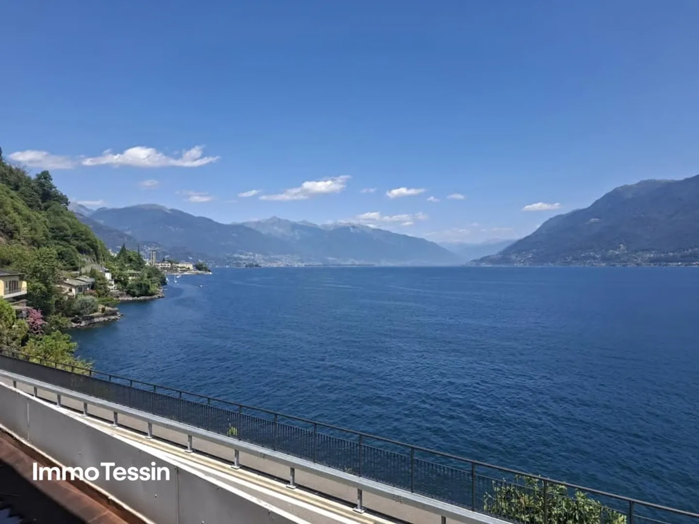 POTENTIAL: Property in Brissago directly on Lake Maggiore with breathtaking lake views and several parking spaces - Photo 1 of 13