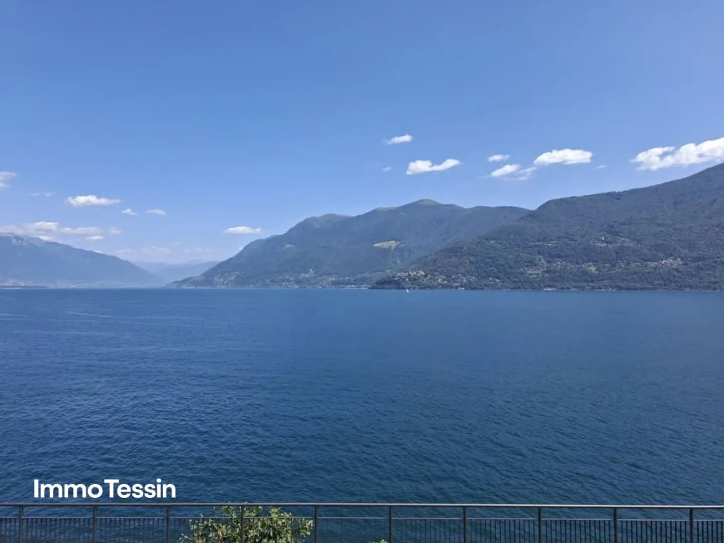 POTENTIAL: Property in Brissago directly on Lake Maggiore with breathtaking lake views and several parking spaces - Photo 2 of 13