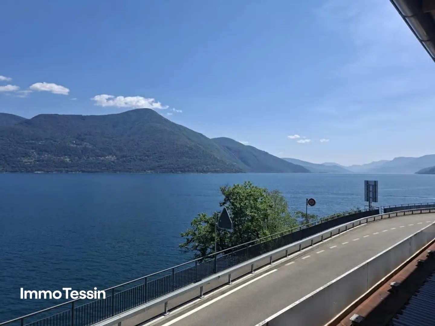 POTENTIAL: Property in Brissago directly on Lake Maggiore with breathtaking lake views and several parking spaces - Photo 3 of 13